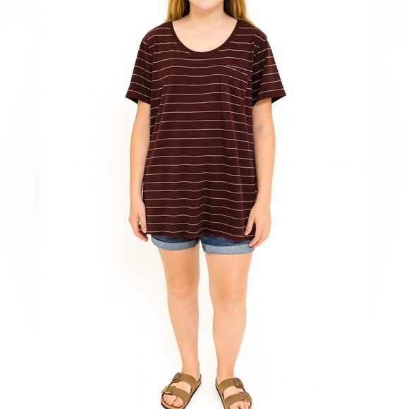 OLD NAVY TEE - Picture 1 of 5